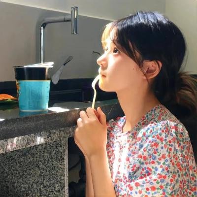 隔壁的吸血鬼美眉